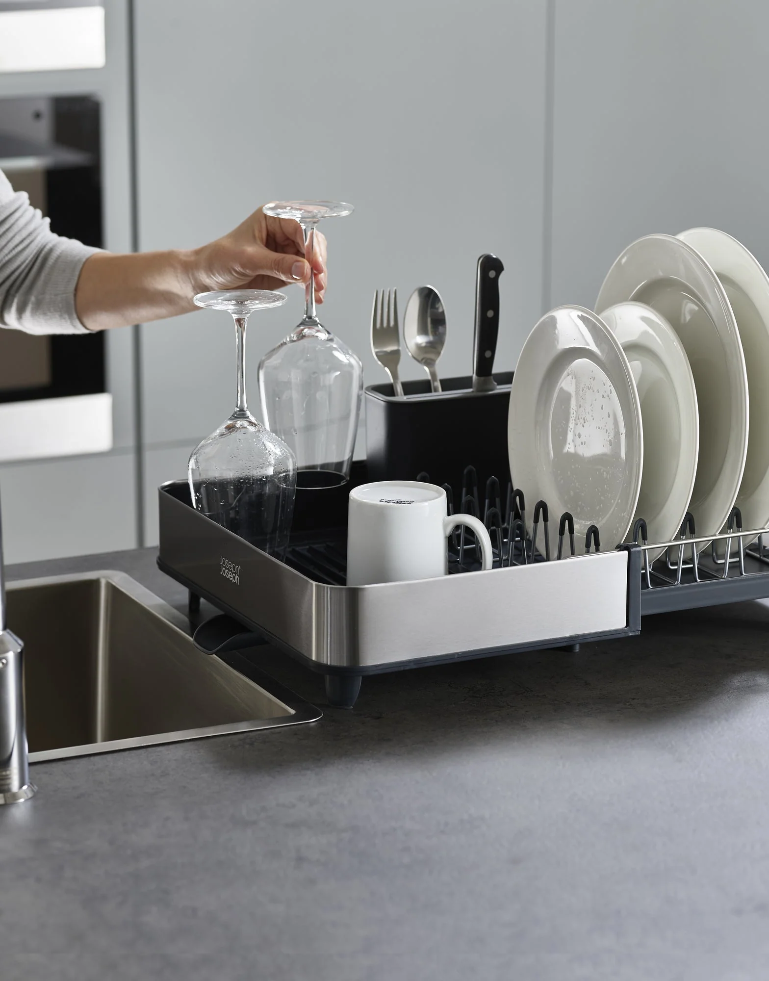 Joseph Joseph 100 Collection Extend Steel Expandable Dish Drainer - Image 7